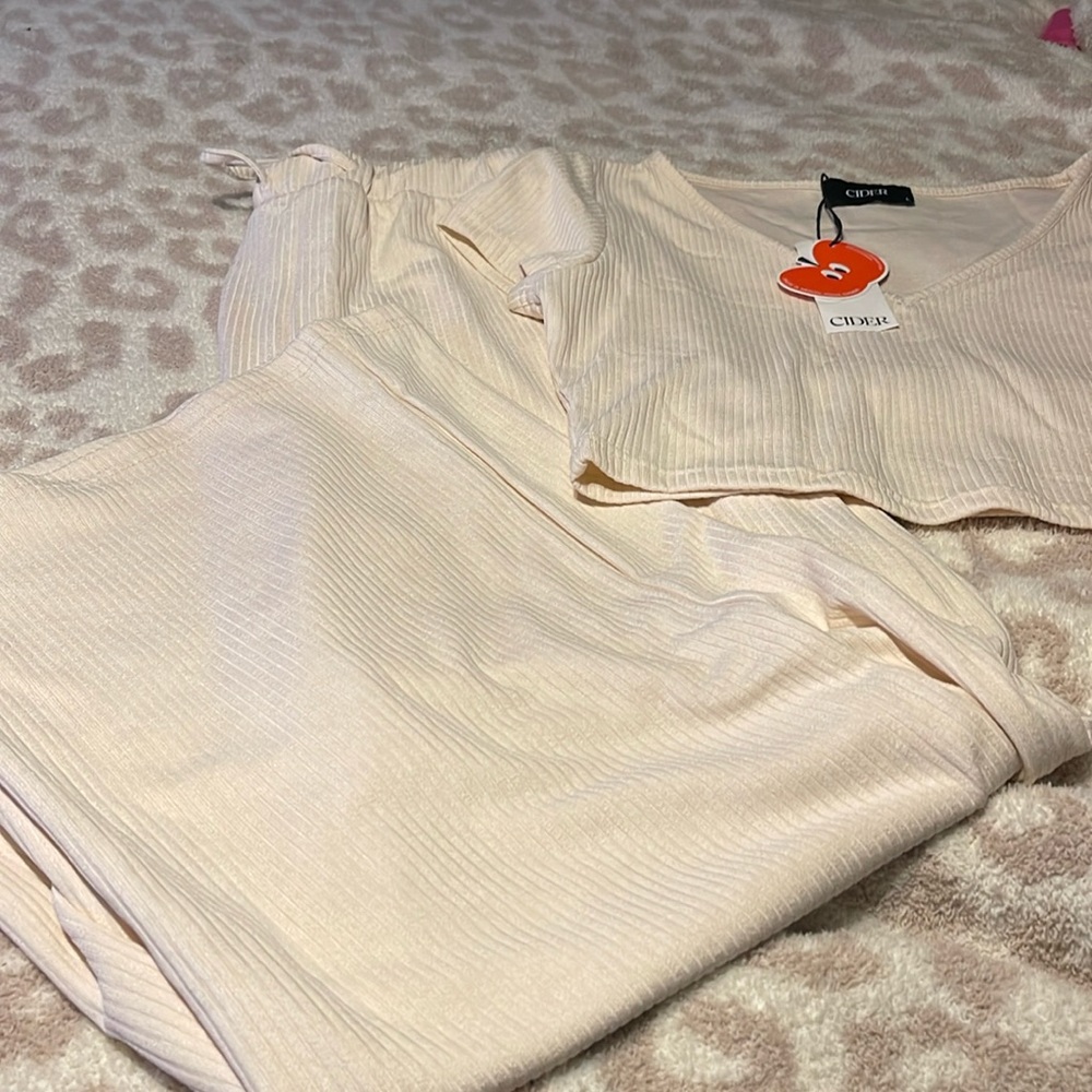 NWT Cider lounge set